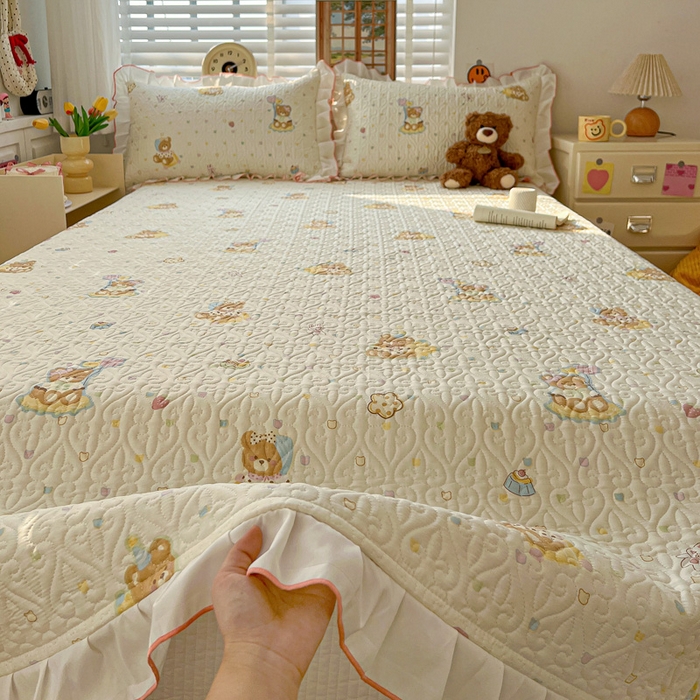 91家纺网 家纺一手货源 找家纺 羽爱家纺 2025新款全棉防滑花边床盖快乐熊