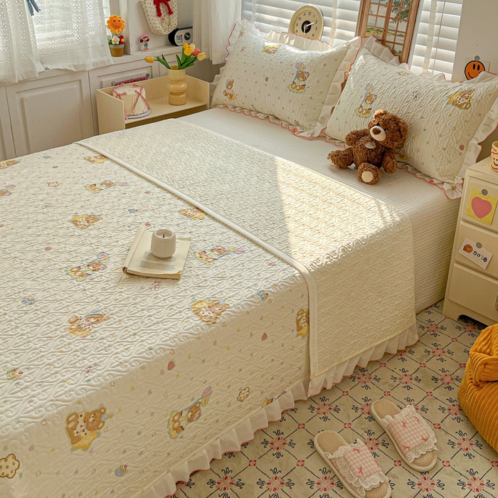 91家纺网 家纺一手货源 找家纺 羽爱家纺 2025新款全棉防滑花边床盖快乐熊