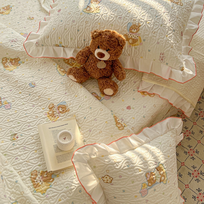 91家纺网 家纺一手货源 找家纺 羽爱家纺 2025新款全棉防滑花边床盖快乐熊