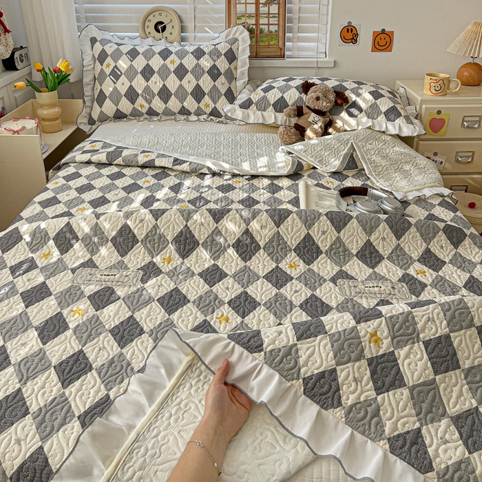 91家纺网 家纺一手货源 找家纺 羽爱家纺 2025新款全棉防滑花边床盖菱形世界