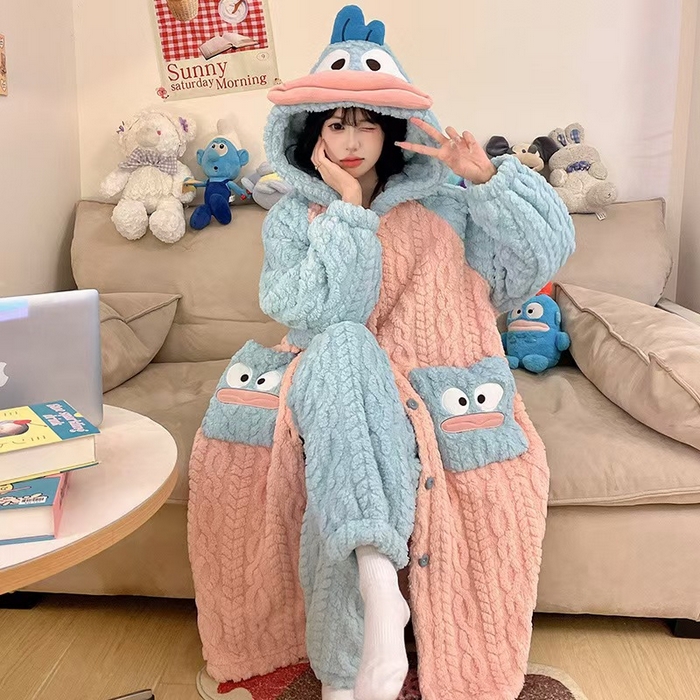 91家纺网 家纺一手货源 找家纺 （总）洛兰沙家居馆 2025新款珊瑚绒睡袍女款秋冬季天卡通可爱连帽睡衣加绒加厚保暖家居服套装