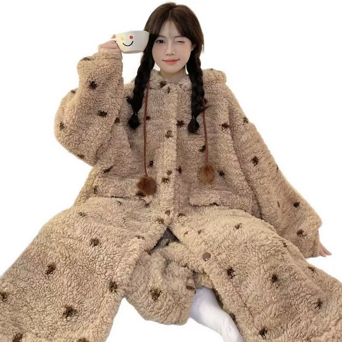 91家纺网 家纺一手货源 找家纺 （总）洛兰沙家居馆 2025新款珊瑚绒睡袍女款秋冬季天卡通可爱连帽睡衣加绒加厚保暖家居服套装