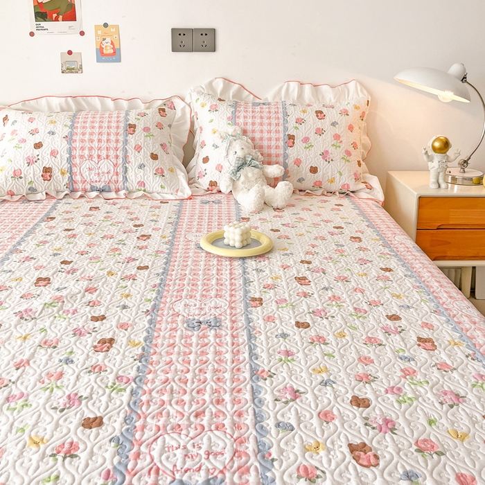 91家纺网 家纺一手货源 找家纺 羽爱家纺 2025新款全棉防滑花边床盖情话微甜