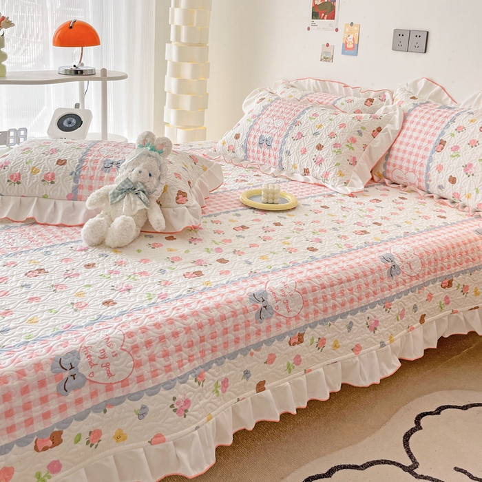 91家纺网 家纺一手货源 找家纺 羽爱家纺 2025新款全棉防滑花边床盖情话微甜