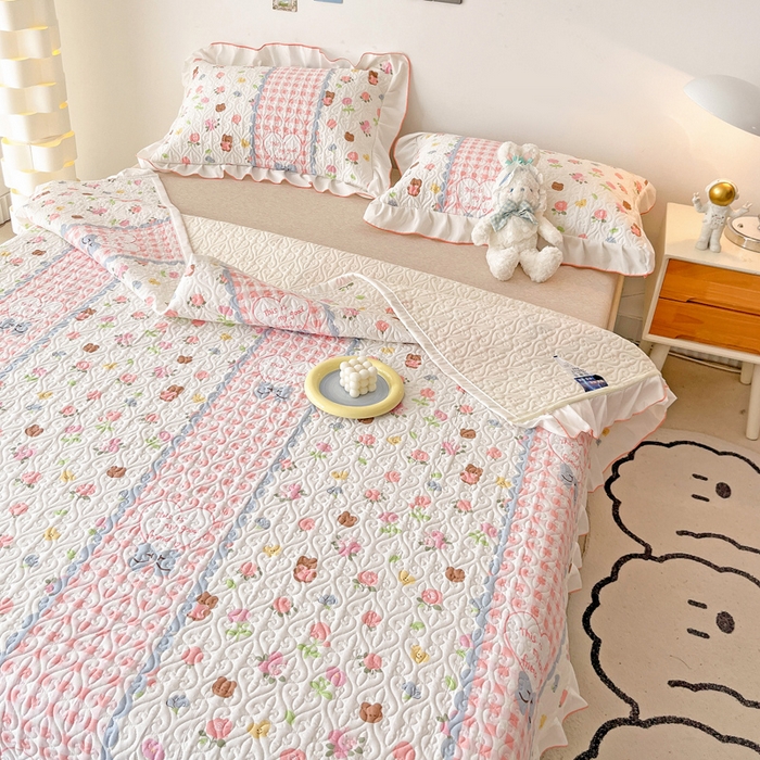 91家纺网 家纺一手货源 找家纺 羽爱家纺 2025新款全棉防滑花边床盖情话微甜