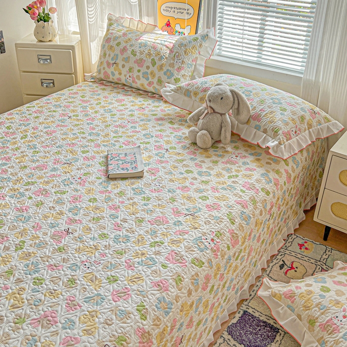 91家纺网 家纺一手货源 找家纺 羽爱家纺 2025新款全棉防滑花边床盖童年乐趣