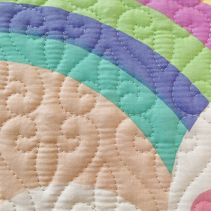 91家纺网 家纺一手货源 找家纺 羽爱家纺 2025新款全棉防滑花边床盖小彩虹