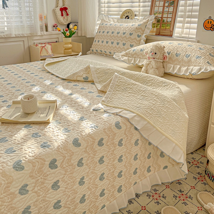 91家纺网 家纺一手货源 找家纺 羽爱家纺 2025新款全棉防滑花边床盖心动旋律