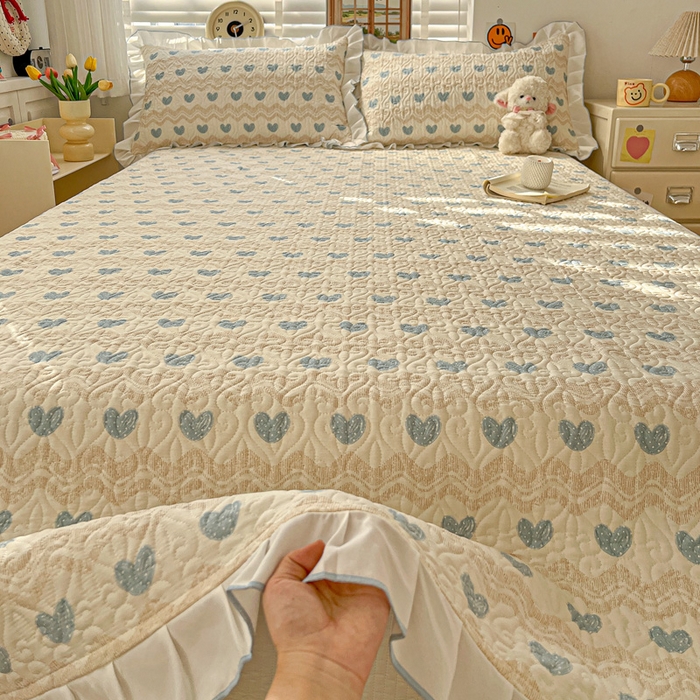 91家纺网 家纺一手货源 找家纺 羽爱家纺 2025新款全棉防滑花边床盖心动旋律