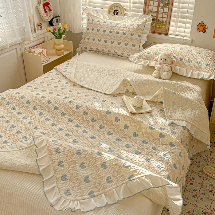 91家纺网 家纺一手货源 找家纺 羽爱家纺 2025新款全棉防滑花边床盖心动旋律