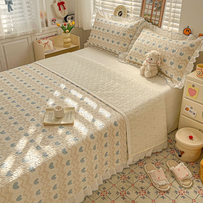 91家纺网 家纺一手货源 找家纺 羽爱家纺 2025新款全棉防滑花边床盖心动旋律