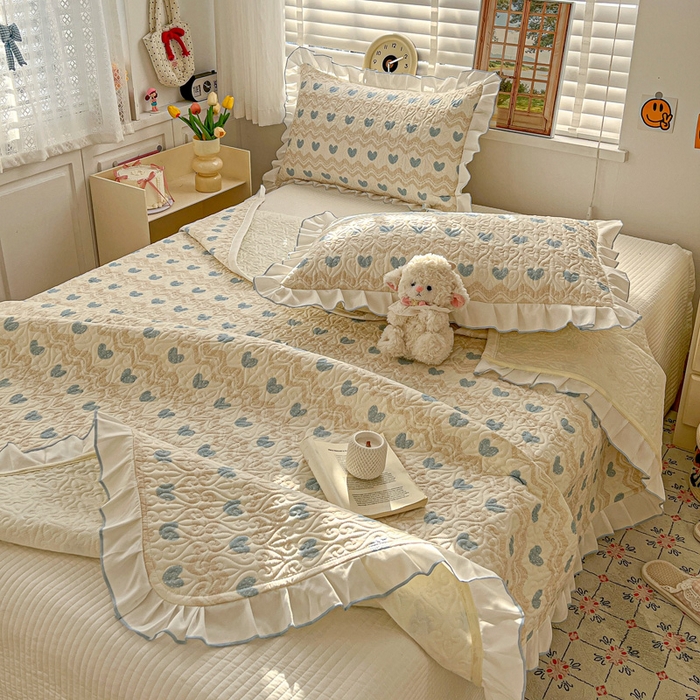 91家纺网 家纺一手货源 找家纺 羽爱家纺 2025新款全棉防滑花边床盖心动旋律