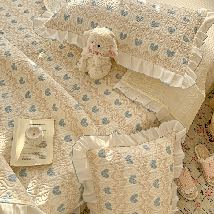 91家纺网 家纺一手货源 找家纺 羽爱家纺 2025新款全棉防滑花边床盖心动旋律