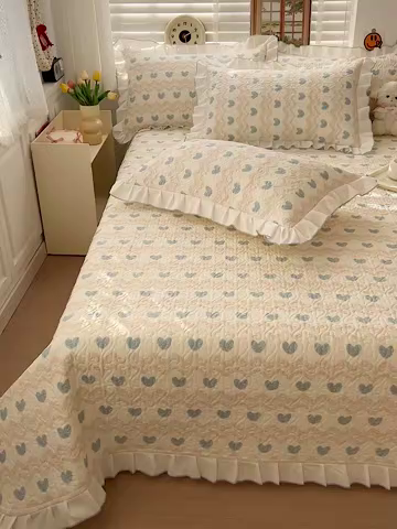 91家纺网 家纺一手货源 找家纺 羽爱家纺 2025新款全棉防滑花边床盖心动旋律