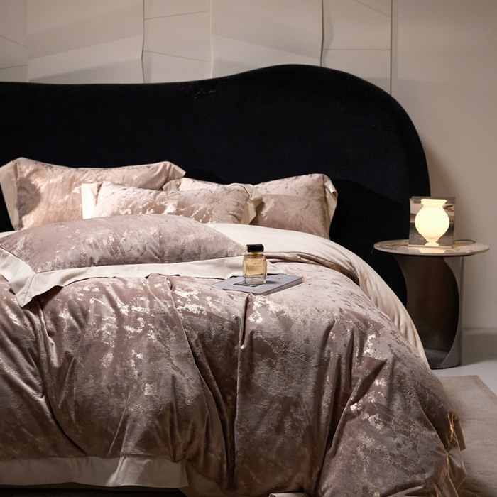 91家纺网 家纺一手货源 找家纺 金奇达家纺 2025新款【鎏金谧镜】鎏金系列-羽零™空气拉绒四件套