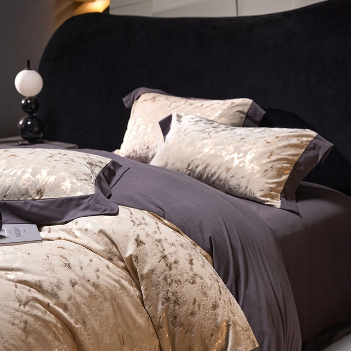 91家纺网 家纺一手货源 找家纺 金奇达家纺 2025新款【鎏金谧镜】鎏金系列-羽零™空气拉绒四件套