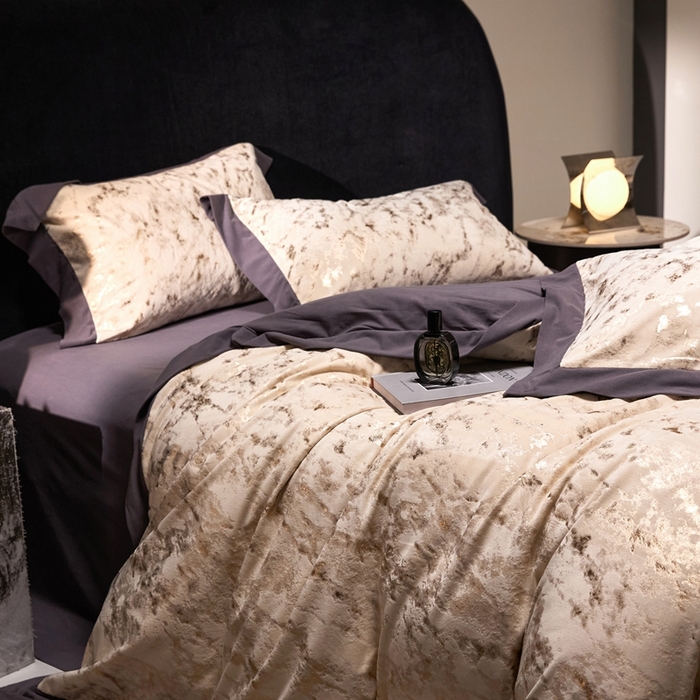 91家纺网 家纺一手货源 找家纺 金奇达家纺 2025新款【鎏金谧镜】鎏金系列-羽零™空气拉绒四件套