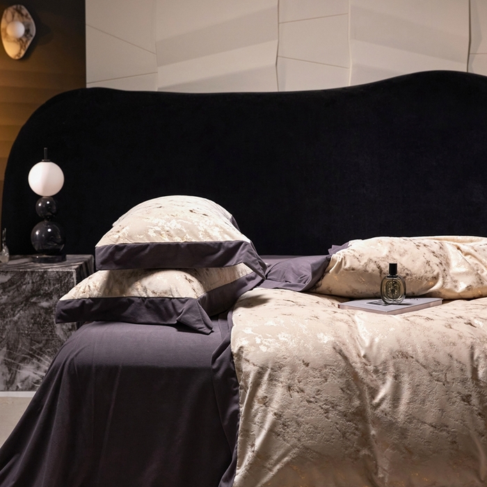 91家纺网 家纺一手货源 找家纺 金奇达家纺 2025新款【鎏金谧镜】鎏金系列-羽零™空气拉绒四件套