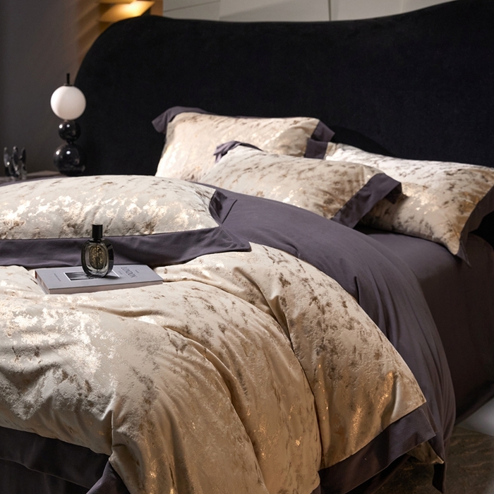 91家纺网 家纺一手货源 找家纺 金奇达家纺 2025新款【鎏金谧镜】鎏金系列-羽零™空气拉绒四件套 鎏金谧境-贝卡杏（会员减35元）