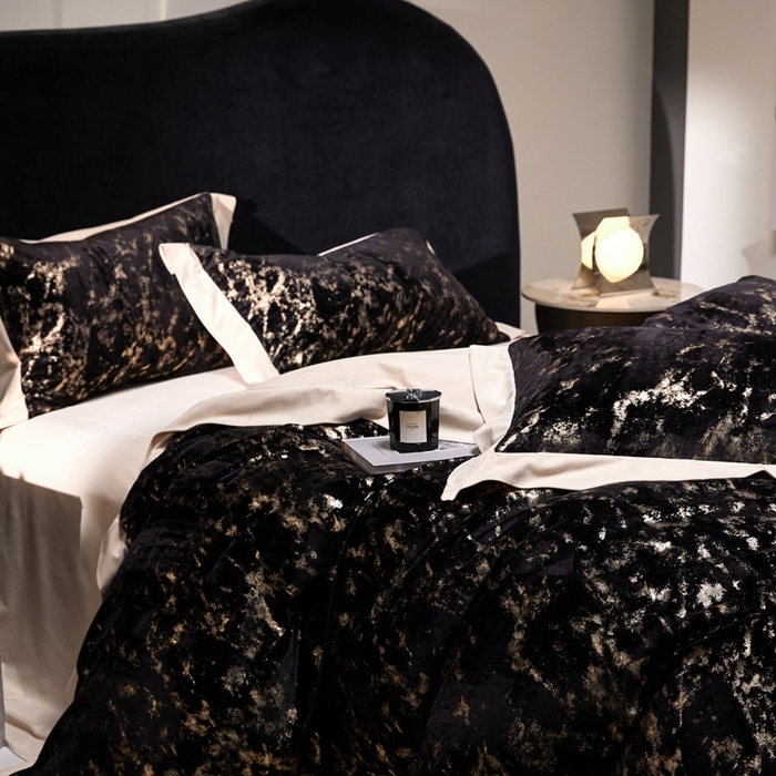 91家纺网 家纺一手货源 找家纺 金奇达家纺 2025新款【鎏金谧镜】鎏金系列-羽零™空气拉绒四件套 鎏金谧境-黑曜石（会员减35元）