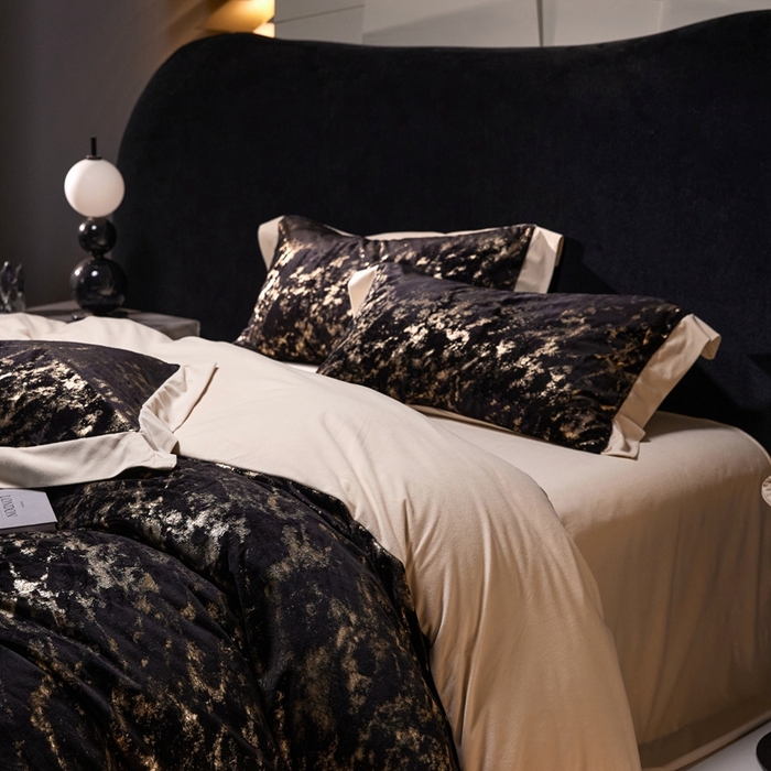 91家纺网 家纺一手货源 找家纺 金奇达家纺 2025新款【鎏金谧镜】鎏金系列-羽零™空气拉绒四件套 鎏金谧境-黑曜石（会员减35元）