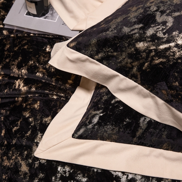 91家纺网 家纺一手货源 找家纺 金奇达家纺 2025新款【鎏金谧镜】鎏金系列-羽零™空气拉绒四件套 鎏金谧境-黑曜石（会员减35元）