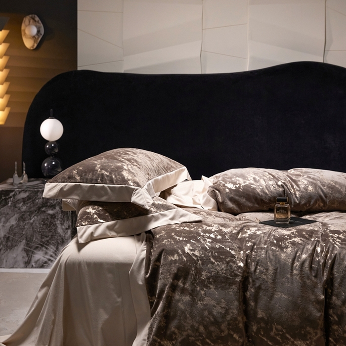 91家纺网 家纺一手货源 找家纺 金奇达家纺 2025新款【鎏金谧镜】鎏金系列-羽零™空气拉绒四件套 鎏金谧境-摩卡棕（会员减35元）