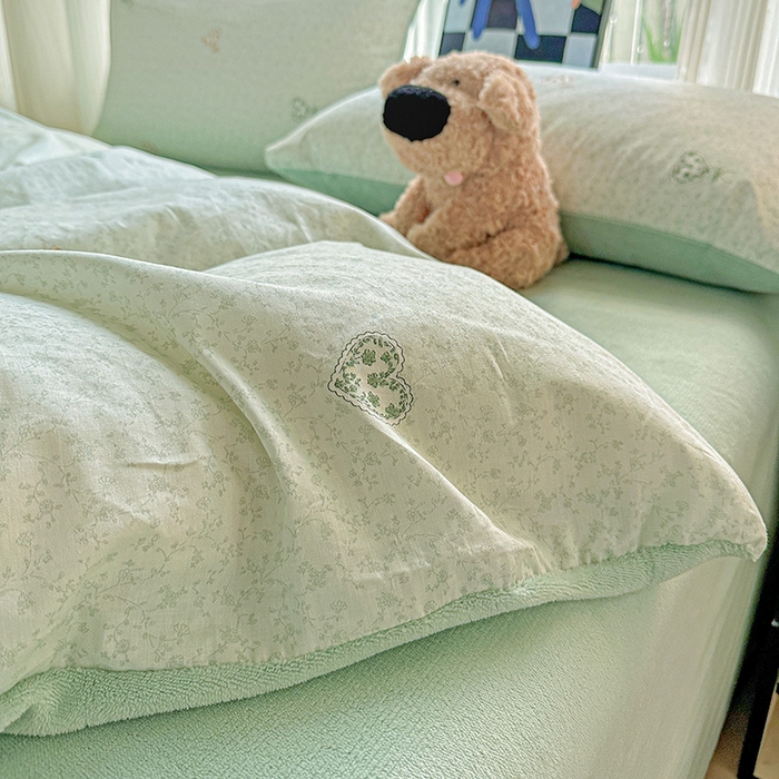 91家纺网 家纺一手货源 找家纺 梦洋家纺 2025新款全棉牛奶绒高克重保暖被套 海洋之心-绿
