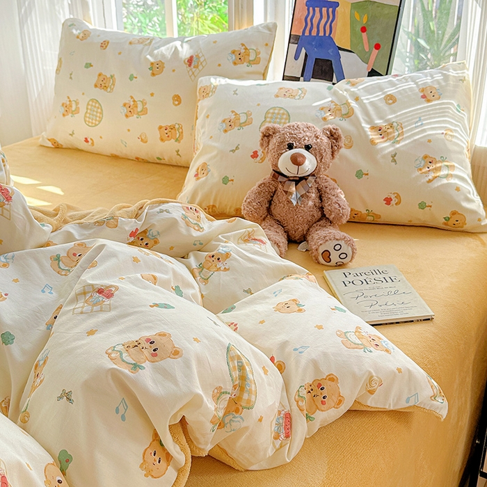 91家纺网 家纺一手货源 找家纺 梦洋家纺 2025新款全棉牛奶绒高克重保暖被套 围裙小熊