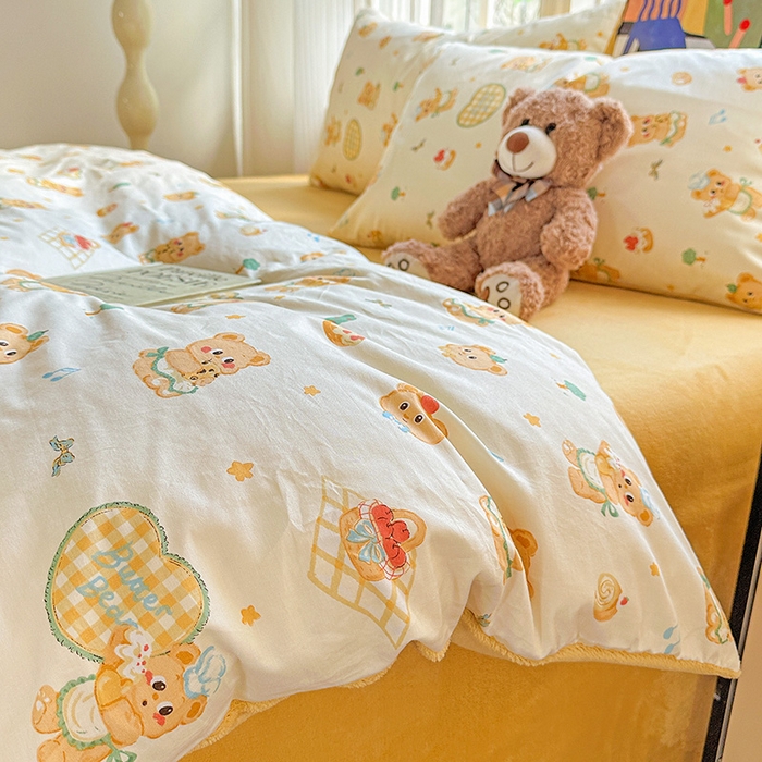 91家纺网 家纺一手货源 找家纺 梦洋家纺 2025新款全棉牛奶绒高克重保暖被套 围裙小熊