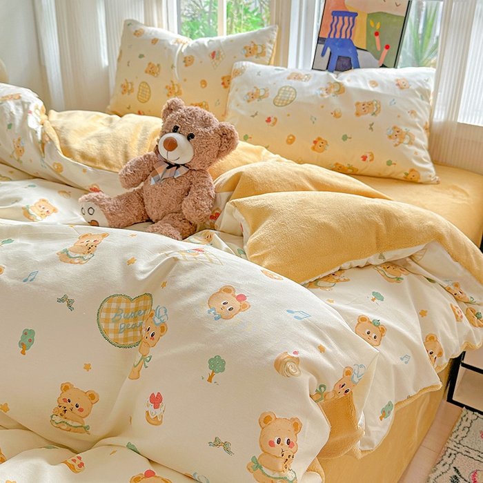 91家纺网 家纺一手货源 找家纺 梦洋家纺 2025新款全棉牛奶绒高克重保暖被套 围裙小熊