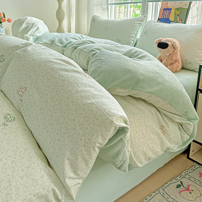 91家纺网 家纺一手货源 找家纺 梦洋家纺 2025新款全棉牛奶绒高克重保暖被套 海洋之心-绿