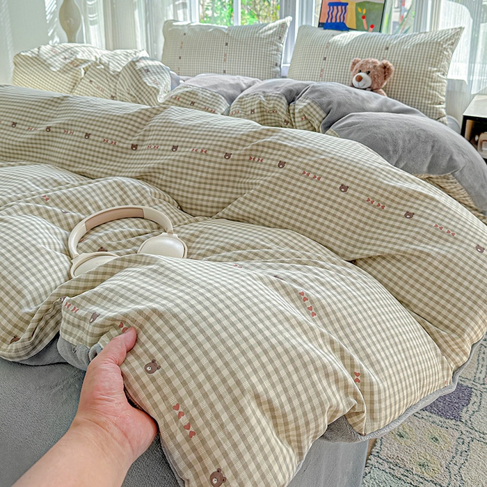 91家纺网 家纺一手货源 找家纺 梦洋家纺 2025新款全棉牛奶绒高克重保暖被套 小熊拿铁