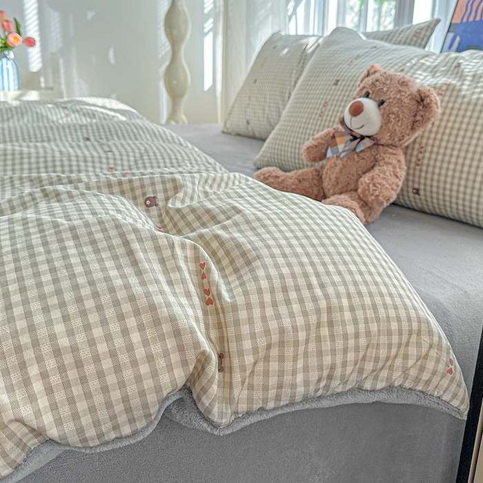 91家纺网 家纺一手货源 找家纺 梦洋家纺 2025新款全棉牛奶绒高克重保暖被套 小熊拿铁