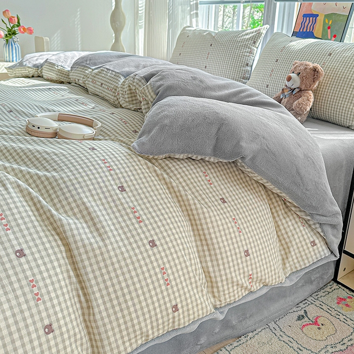 91家纺网 家纺一手货源 找家纺 梦洋家纺 2025新款全棉牛奶绒高克重保暖被套 小熊拿铁