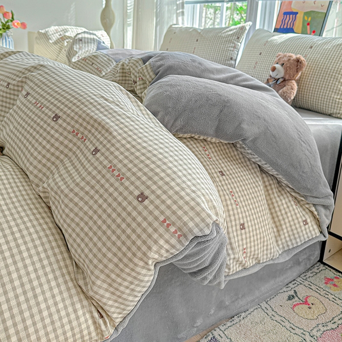 91家纺网 家纺一手货源 找家纺 梦洋家纺 2025新款全棉牛奶绒高克重保暖被套 小熊拿铁