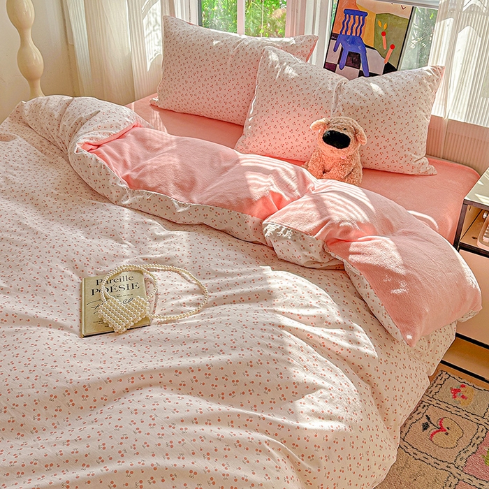 91家纺网 家纺一手货源 找家纺 梦洋家纺 2025新款全棉牛奶绒高克重保暖被套 采樱桃-粉