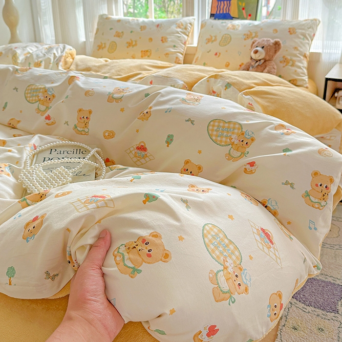 91家纺网 家纺一手货源 找家纺 梦洋家纺 2025新款全棉牛奶绒高克重保暖被套 围裙小熊