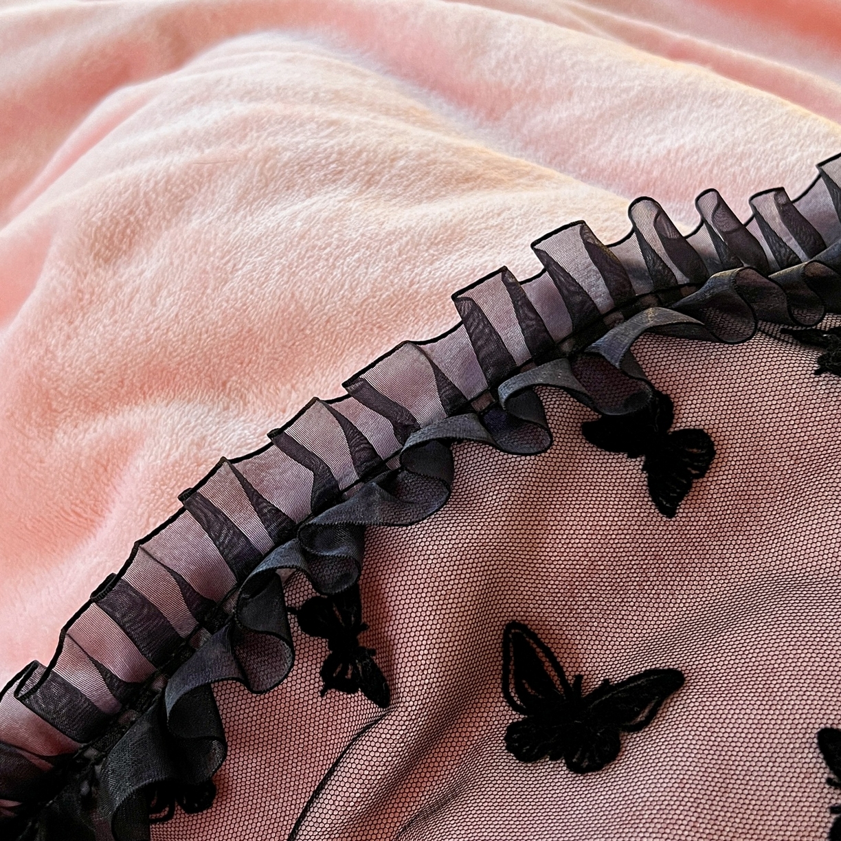 91家纺网 家纺一手货源 找家纺 韩秀家纺 2025新款法式加厚牛奶绒莫奈花园床裙四件套 莫奈花园-玉