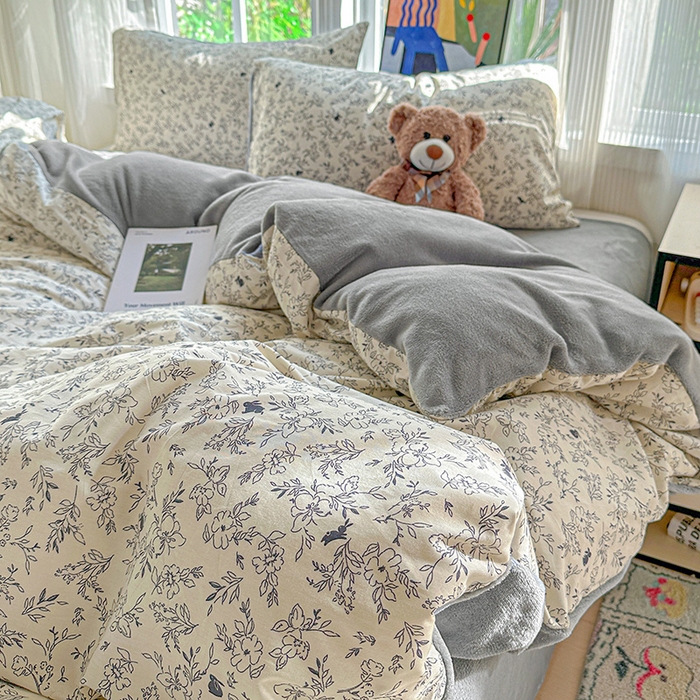 91家纺网 家纺一手货源 找家纺 梦洋家纺 2025新款全棉牛奶绒高克重保暖被套 莱茵河畔-白