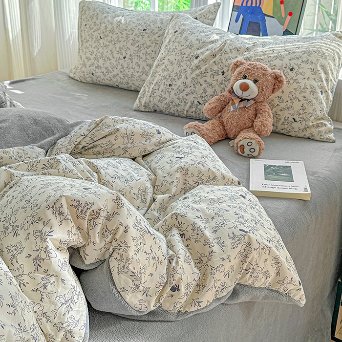 91家纺网 家纺一手货源 找家纺 梦洋家纺 2025新款全棉牛奶绒高克重保暖被套 莱茵河畔-白