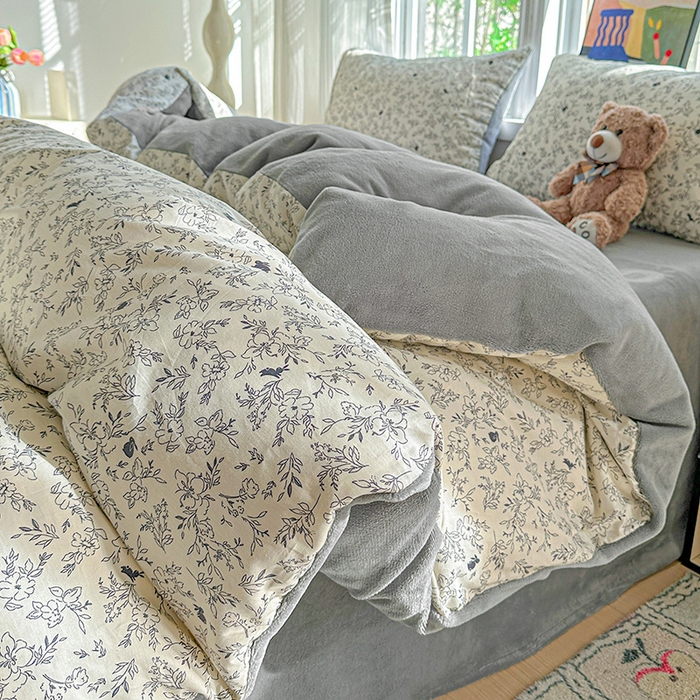 91家纺网 家纺一手货源 找家纺 梦洋家纺 2025新款全棉牛奶绒高克重保暖被套 莱茵河畔-白