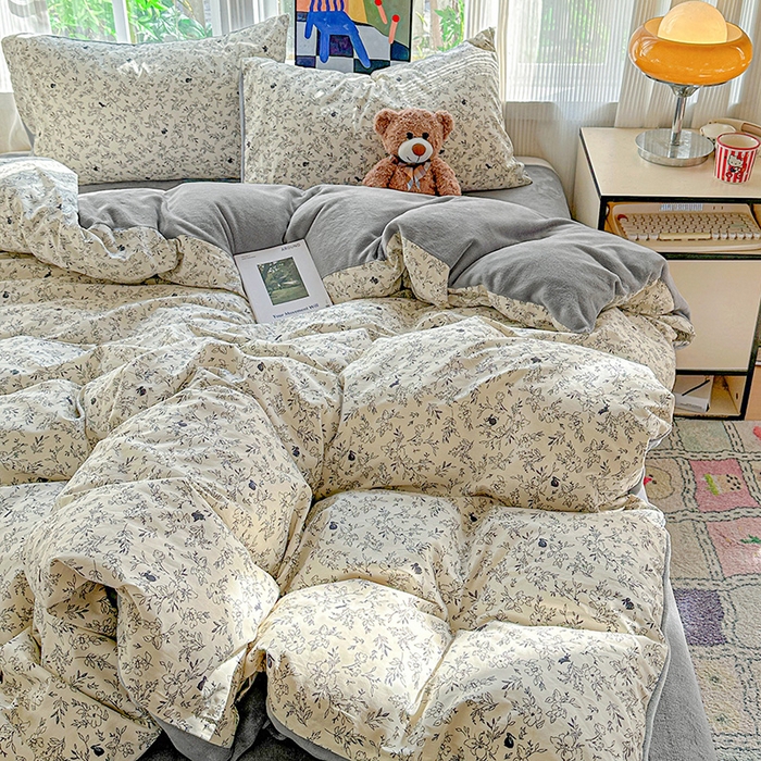 91家纺网 家纺一手货源 找家纺 梦洋家纺 2025新款全棉牛奶绒高克重保暖被套 莱茵河畔-白