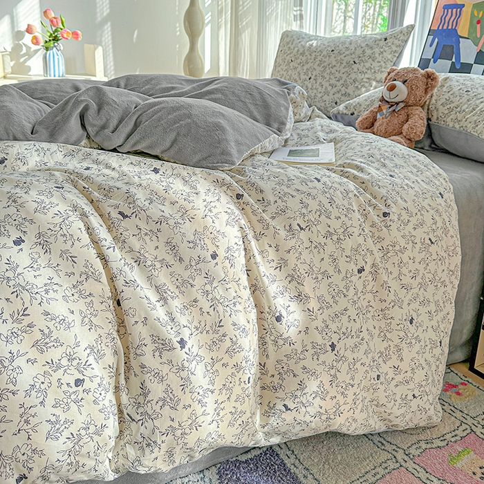 91家纺网 家纺一手货源 找家纺 梦洋家纺 2025新款全棉牛奶绒高克重保暖被套 莱茵河畔-白