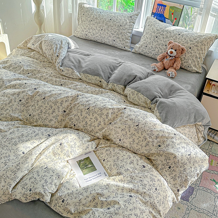 91家纺网 家纺一手货源 找家纺 梦洋家纺 2025新款全棉牛奶绒高克重保暖被套 莱茵河畔-白