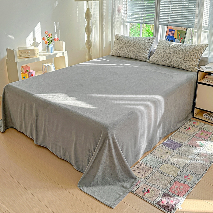 91家纺网 家纺一手货源 找家纺 梦洋家纺 2025新款全棉牛奶绒高克重保暖被套 莱茵河畔-白