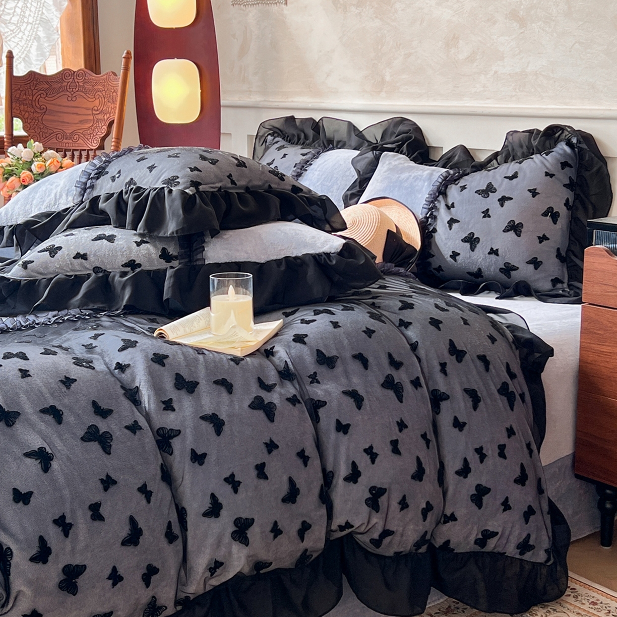 91家纺网 家纺一手货源 找家纺 韩秀家纺 2025新款法式加厚牛奶绒莫奈花园床裙四件套 莫奈花园-灰