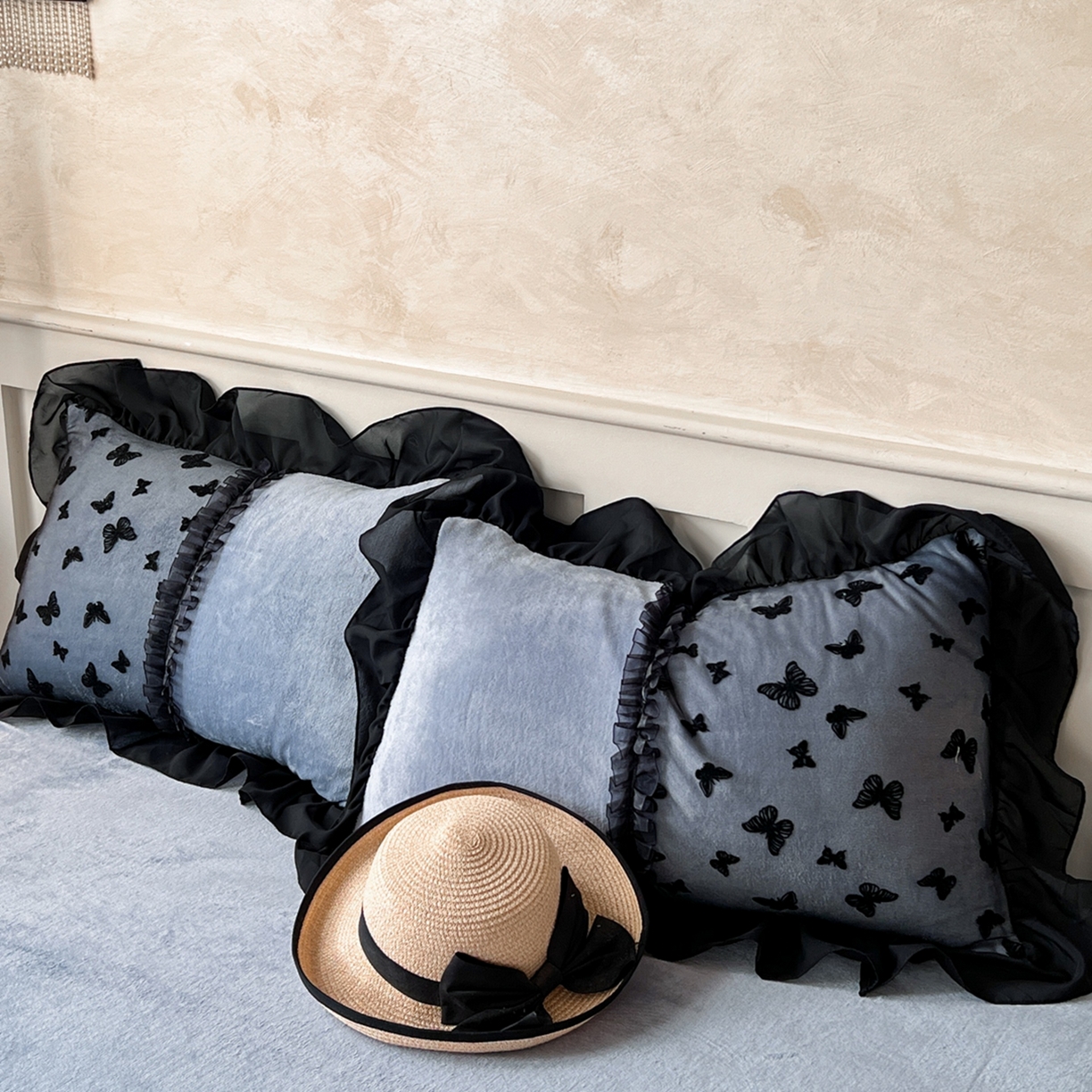 91家纺网 家纺一手货源 找家纺 韩秀家纺 2025新款法式加厚牛奶绒莫奈花园床裙四件套 莫奈花园-灰