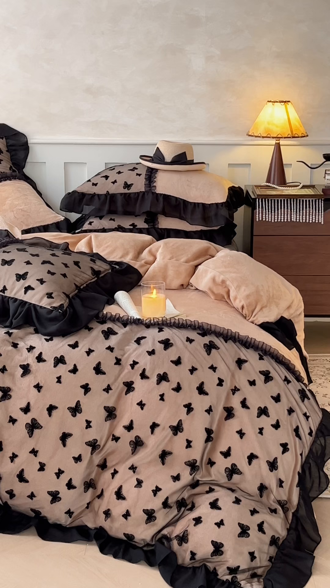 91家纺网 家纺一手货源 找家纺 韩秀家纺 2025新款法式加厚牛奶绒莫奈花园床裙四件套 莫奈花园-咖