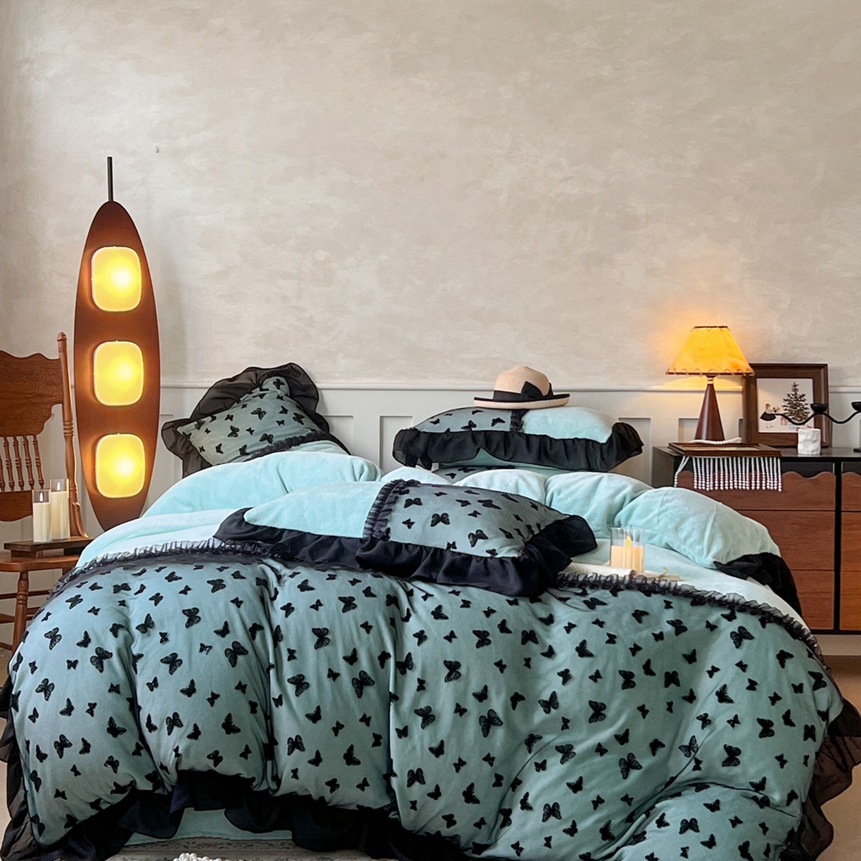 91家纺网 家纺一手货源 找家纺 韩秀家纺 2025新款法式加厚牛奶绒莫奈花园床裙四件套 莫奈花园-青色